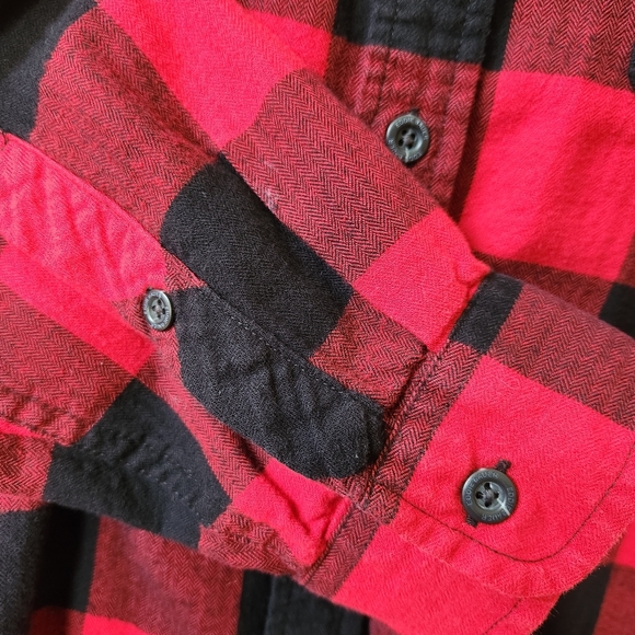 Eddie Bauer Classic Fit Flannel Shirt in Buffalo Check Plaid Red and Black - Picture 5 of 10